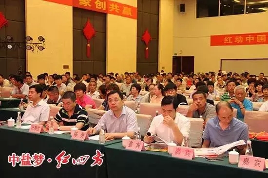 對(duì)于如何應(yīng)對(duì)新常態(tài)下農(nóng)資經(jīng)營(yíng)的轉(zhuǎn)型和突圍，紅四方經(jīng)銷(xiāo)商有哪些獨(dú)特的見(jiàn)解？