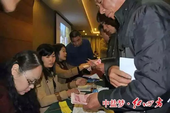 訂肥抽獎活動把整場會議氣氛推向了高潮，大家積極踴躍、你爭我敢，現場成交訂貨量較去年同期增長了3倍多，銷量取得重大突破。